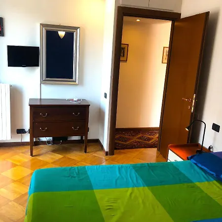 M.b,s Flat \ Navigli - Bocconi アパート ミラノ